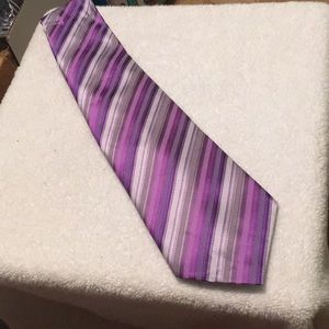 Men’s purple striped tie
